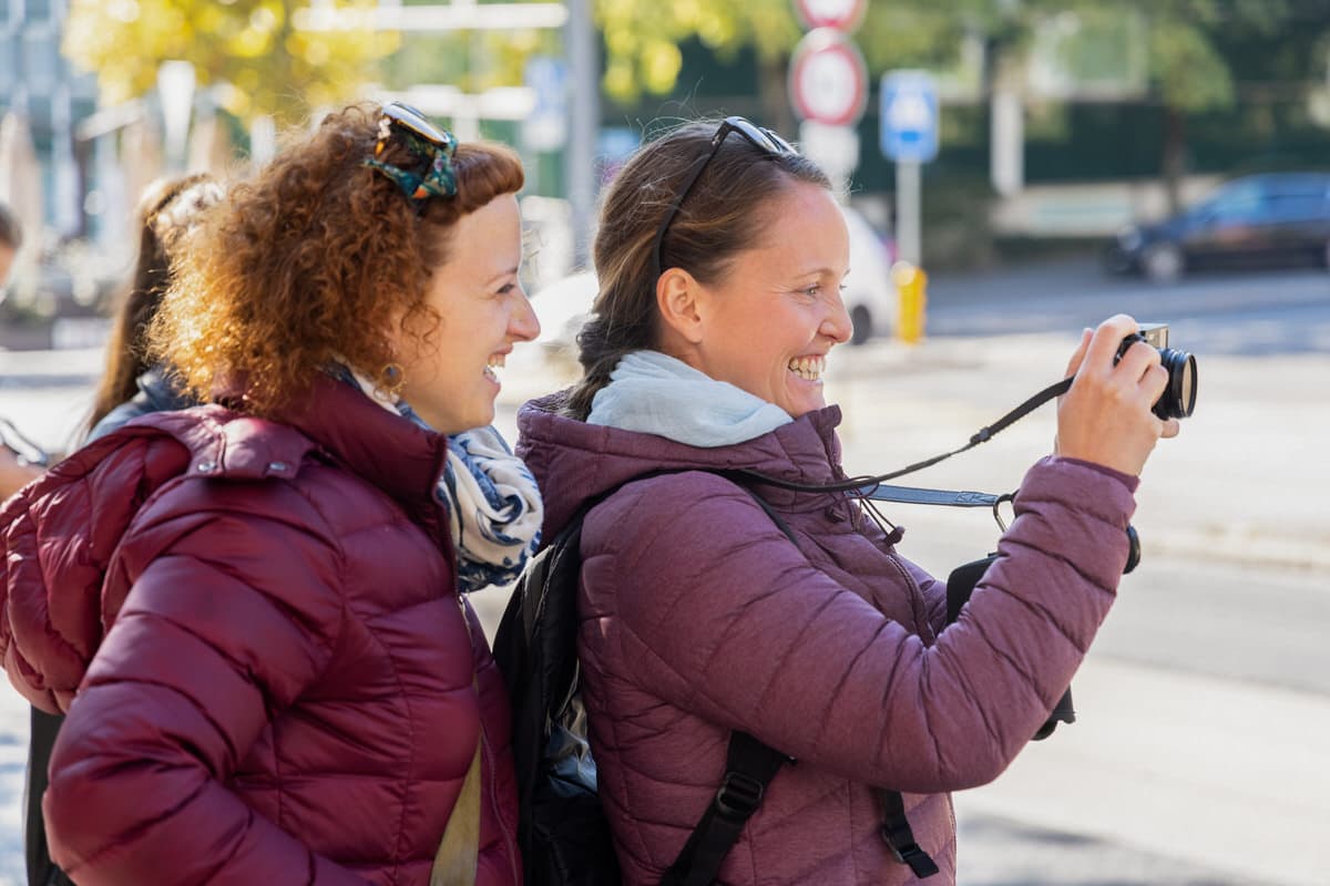 Fotografinnen und Fotografen beim gemeinsamen Üben