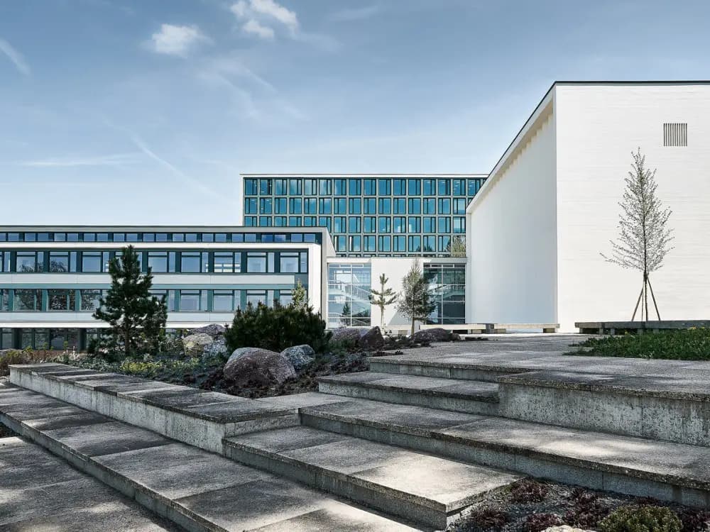 Photo by Sebastian Grundgeir